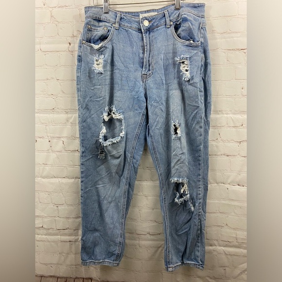 Almost Famous Jeans Juniors Size 11 Womens Size 8 Distressed Cropped - Picture 1 of 8